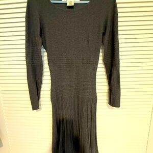 Max Studio knit long sleeve grey dress